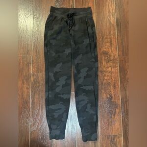 Lululemon Ready to Rulu Jogger Size 4 HighRise 29"
Heritage 365 Camo Deep Coal